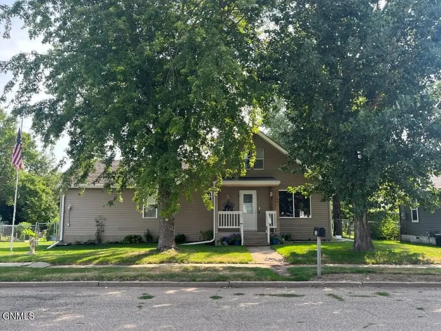 306 4th Avenue W, Mobridge, SD 57601 - #2