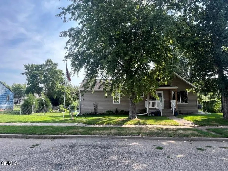 306 4th Avenue W, Mobridge, SD 57601 - #3