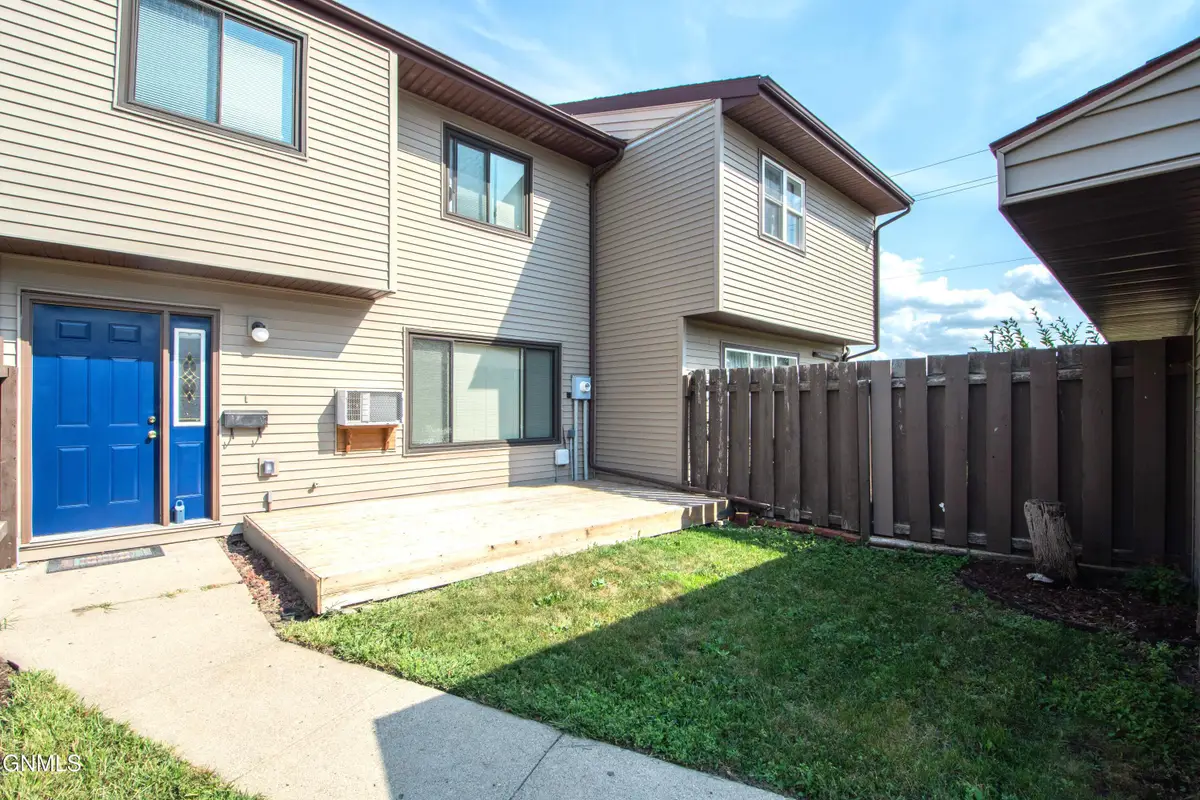 2231 32nd Avenue S, Fargo, ND 58103 - #1