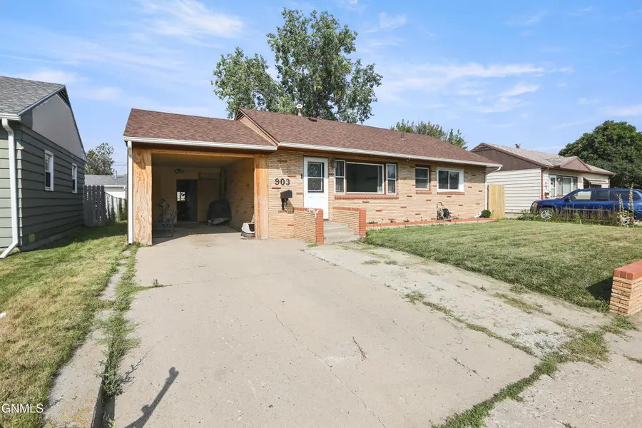 903 13th Avenue W, Williston, ND 58801 - #2