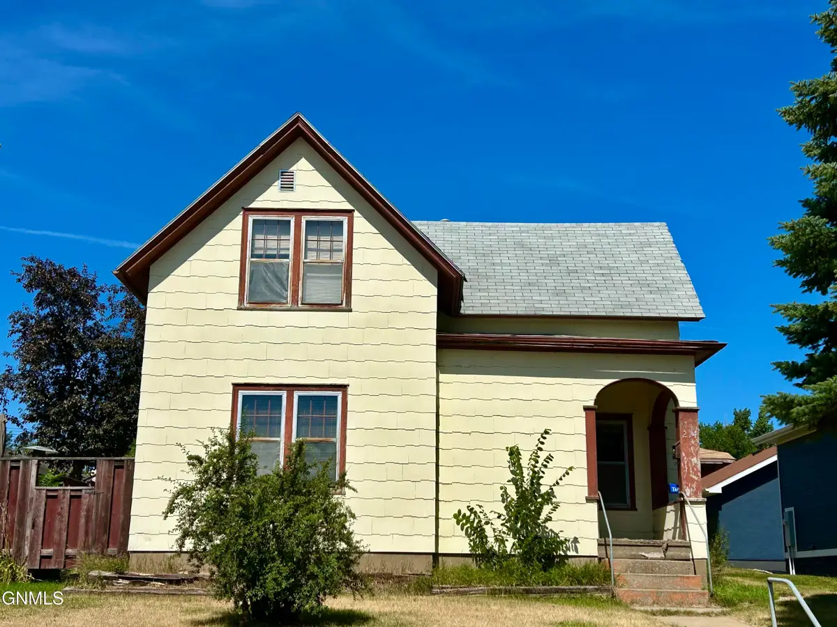214 6th Street Nw, Valley City, ND 58072 - #1
