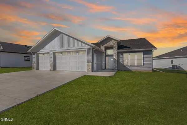 5906 Theodore Lane, Bismarck, ND 58503