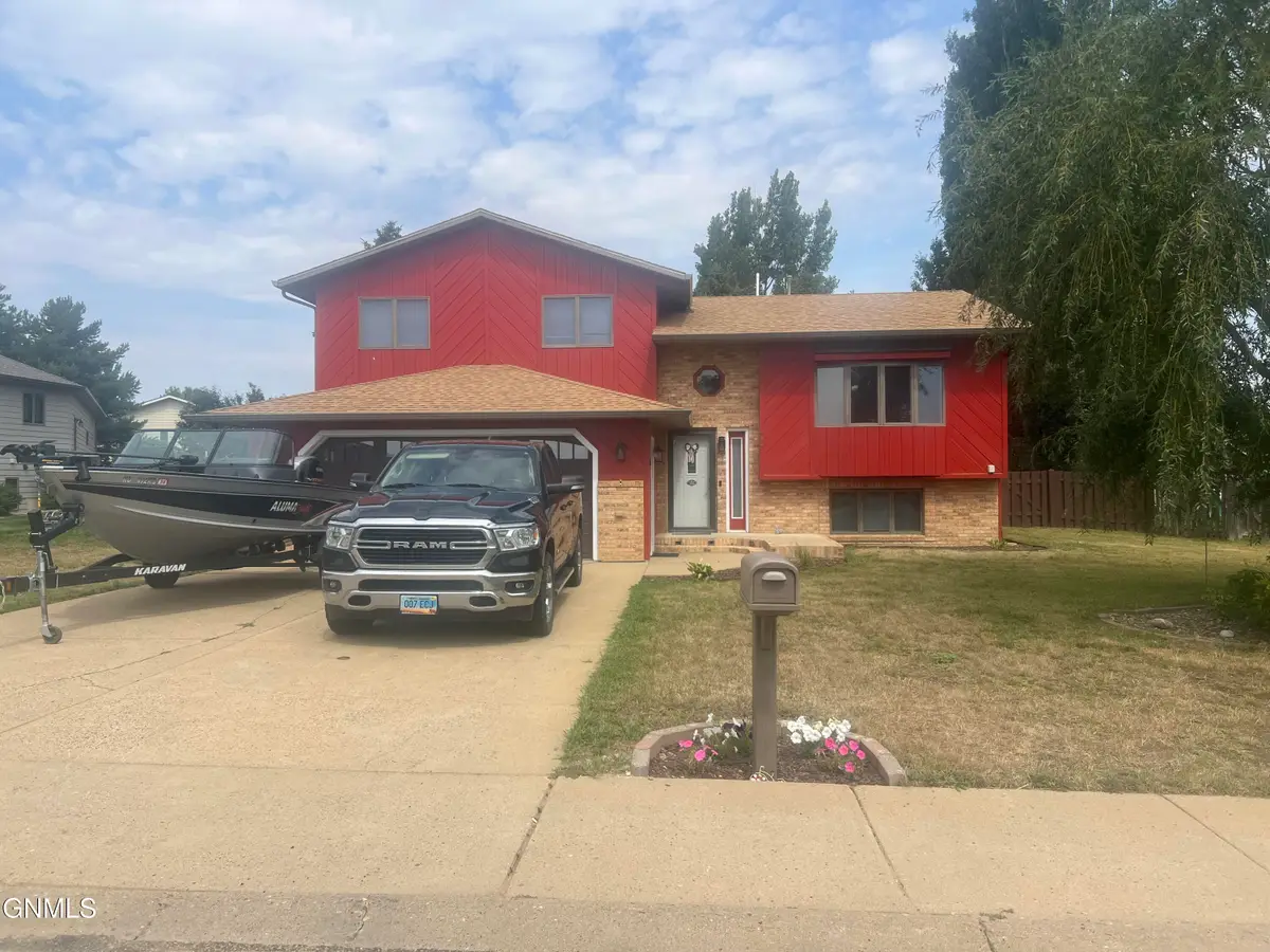 879 17th Street E, Dickinson, ND 58601 - #1