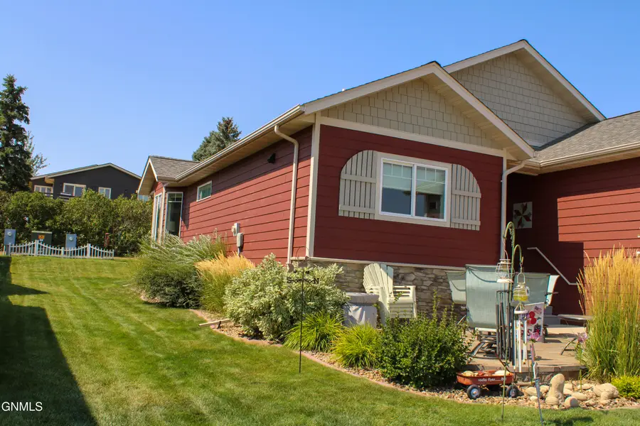 2601 2nd Street Ne, Watford City, ND 58854 - #2