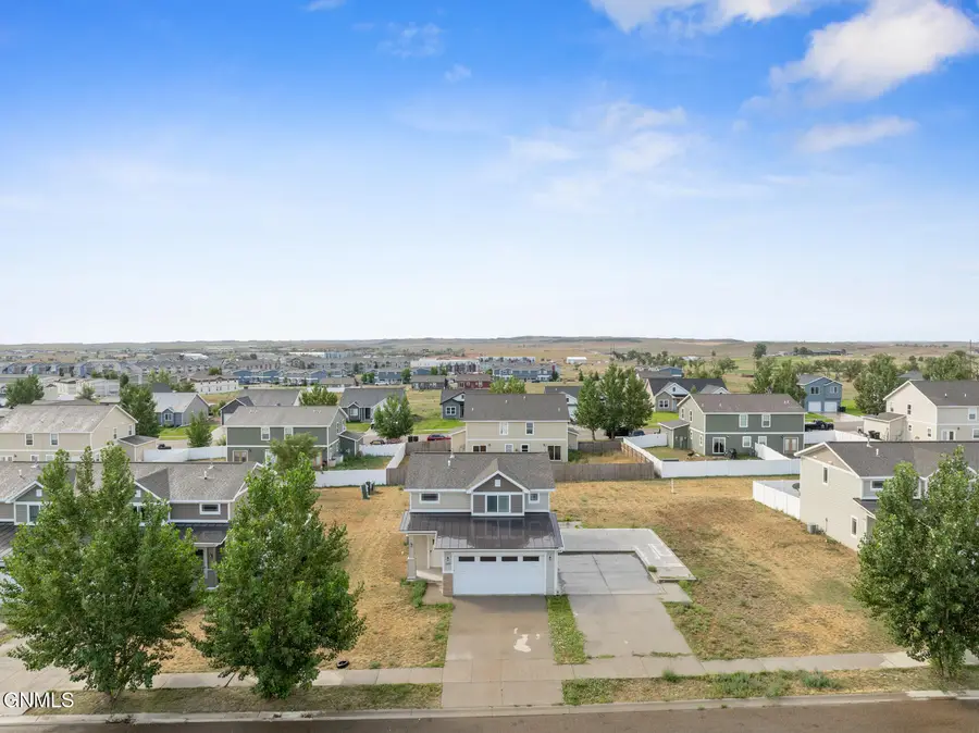 3309 11th Avenue Ne, Watford City, ND 58854 - #2