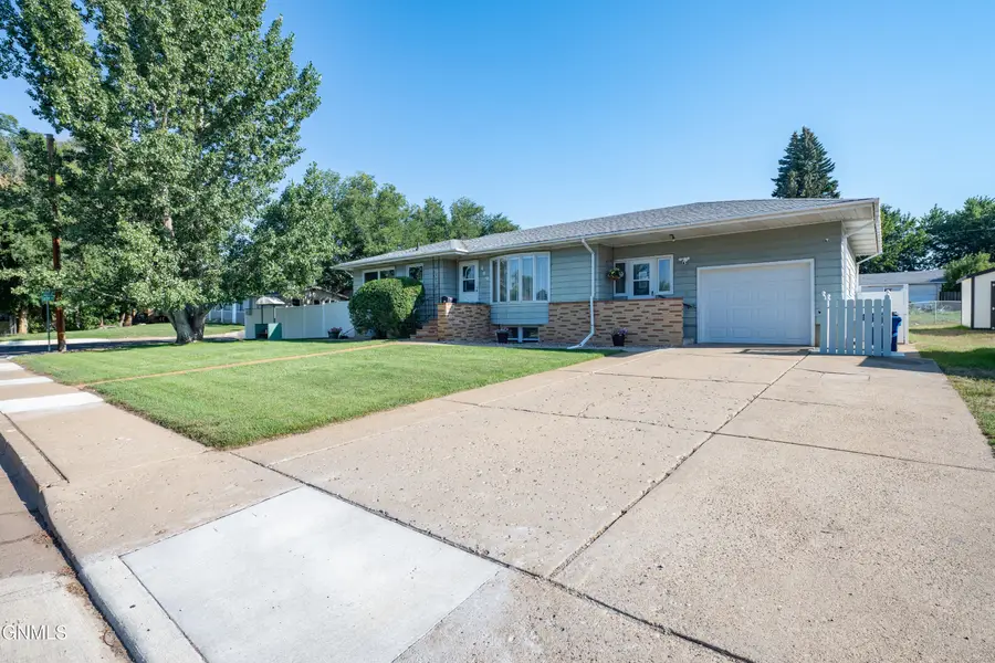 469 Custer Street, Dickinson, ND 58601 - #3