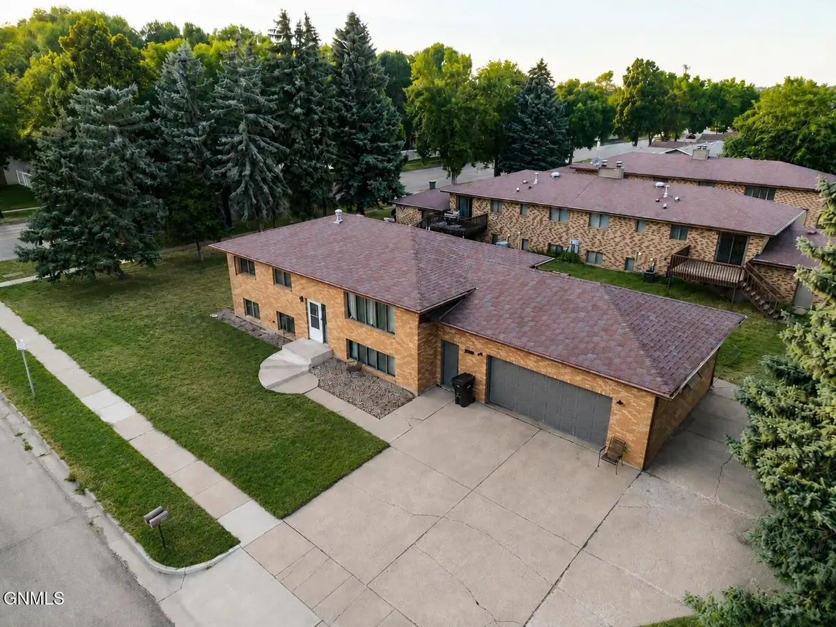 224 W Reno Avenue W, Bismarck, ND 58504 - #1