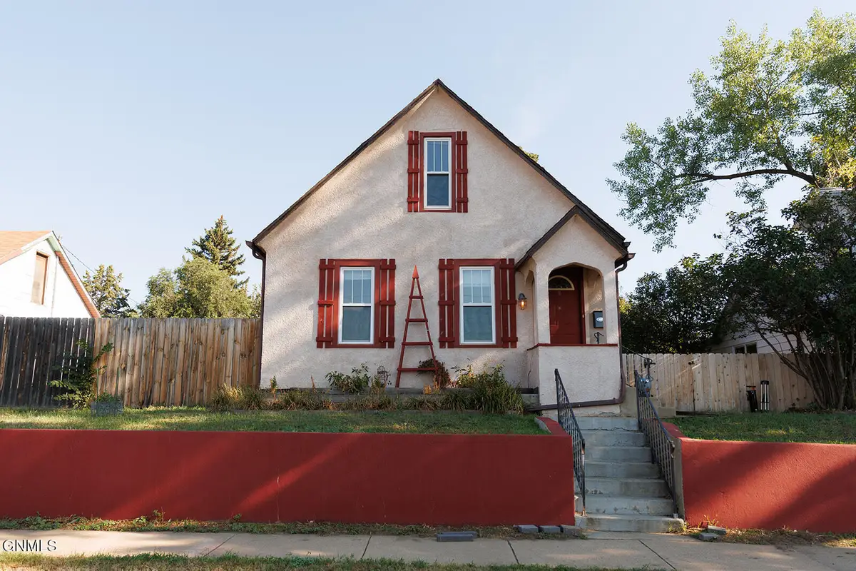 236 4th Street W, Dickinson, ND 58601 - #1