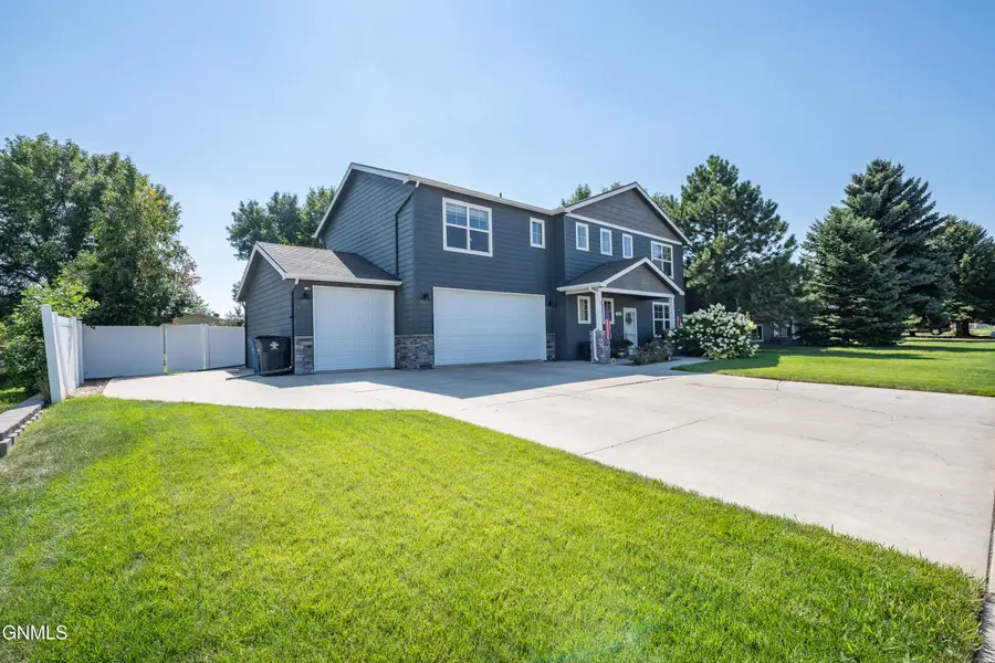 711 28th Street W, Dickinson, ND 58601 - #3