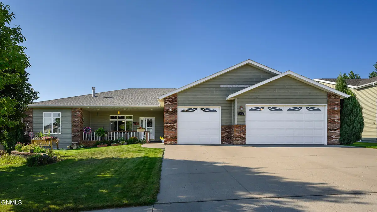 2813 Sleepy Hollow Loop, Bismarck, ND 58501 - #1