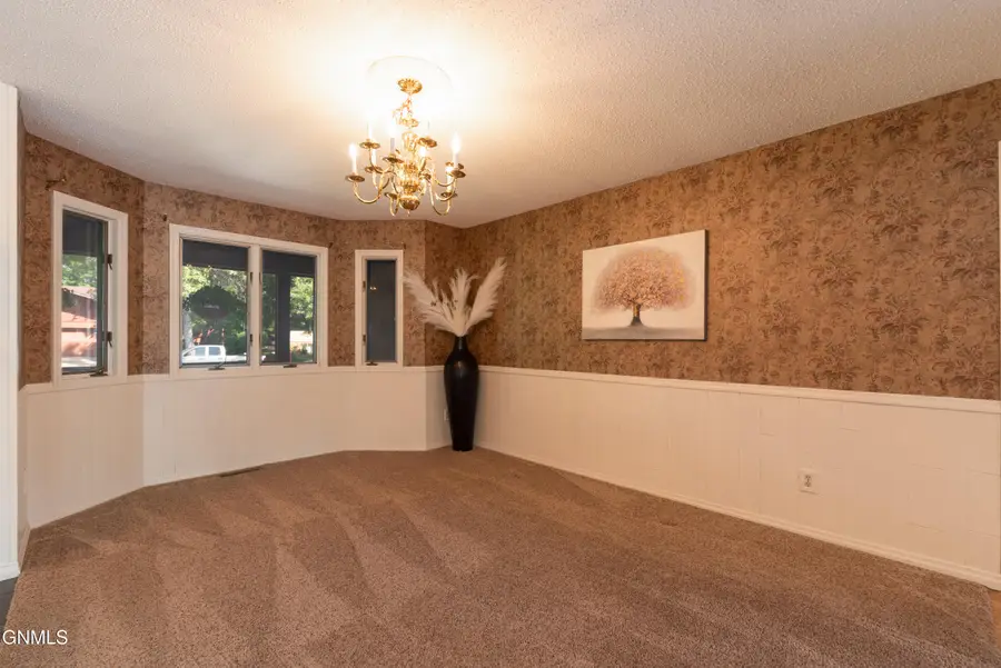 203 Brandon Drive W, Bismarck, ND 58503 - #3
