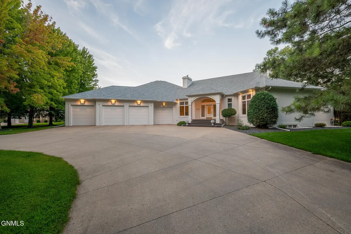 2101 Harbor Drive, Bismarck, ND 58504 - #1
