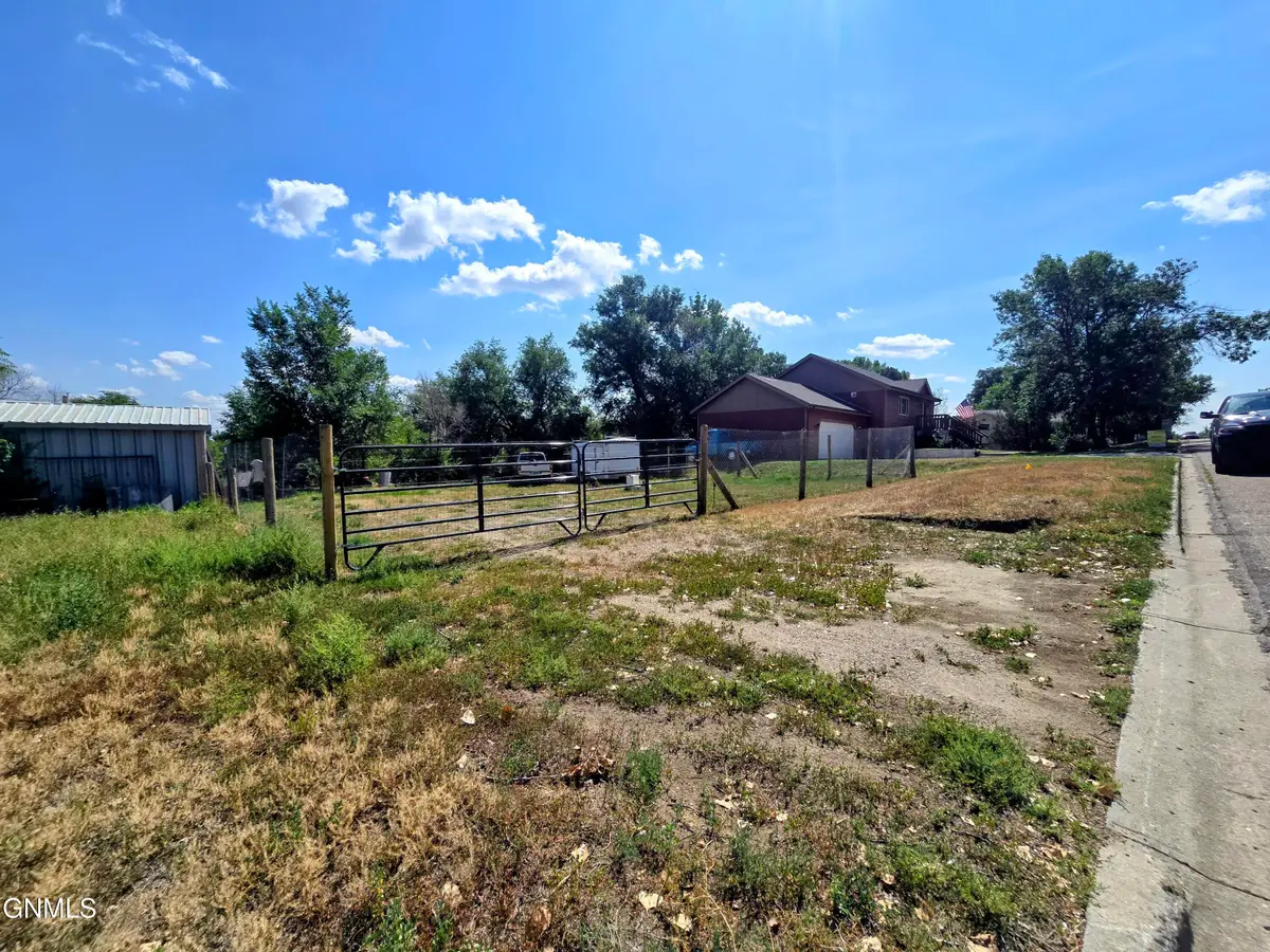 408 4th Street Nw, Watford City, ND 58854 - #1