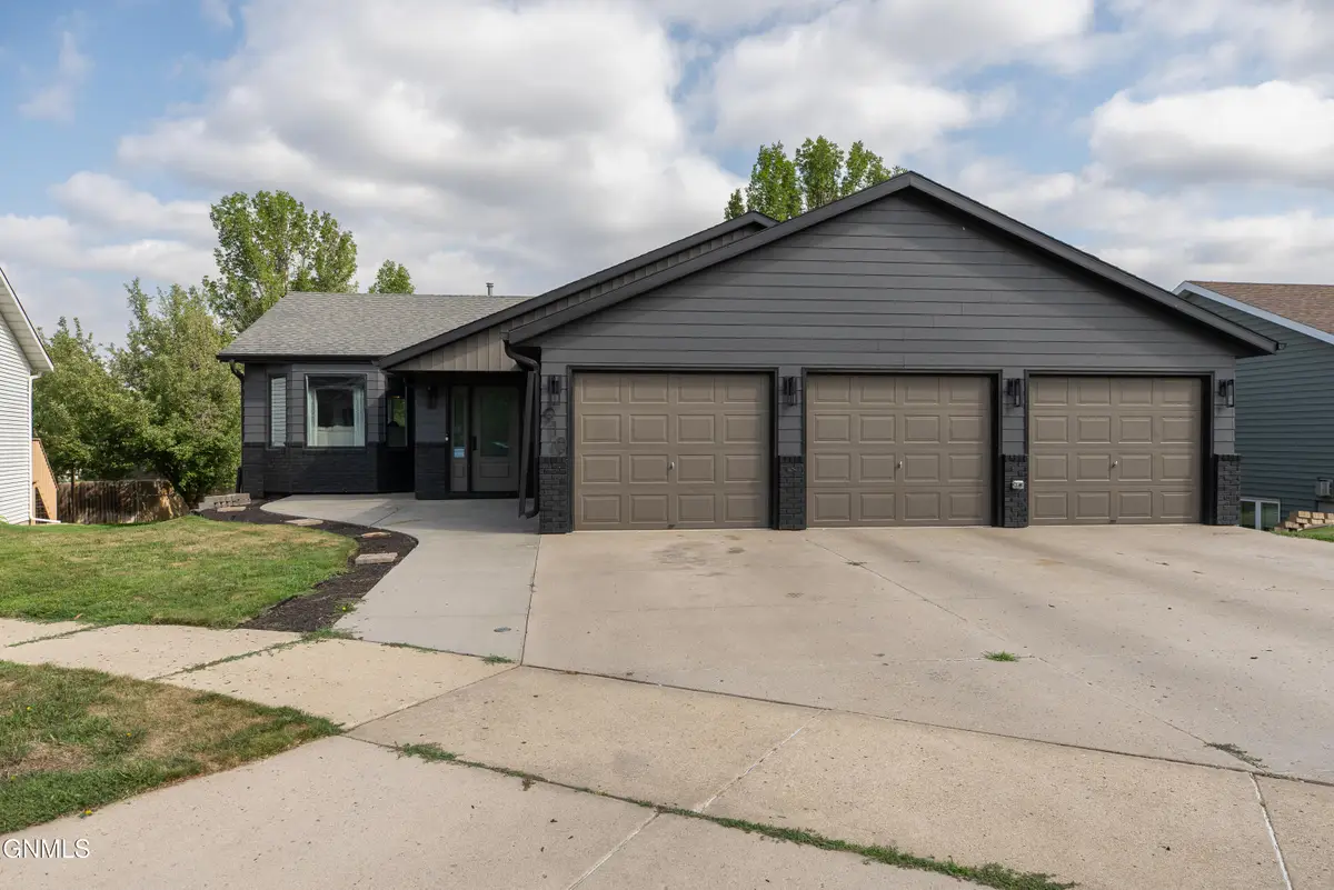 910 20th Street Se, Mandan, ND 58554 - #1