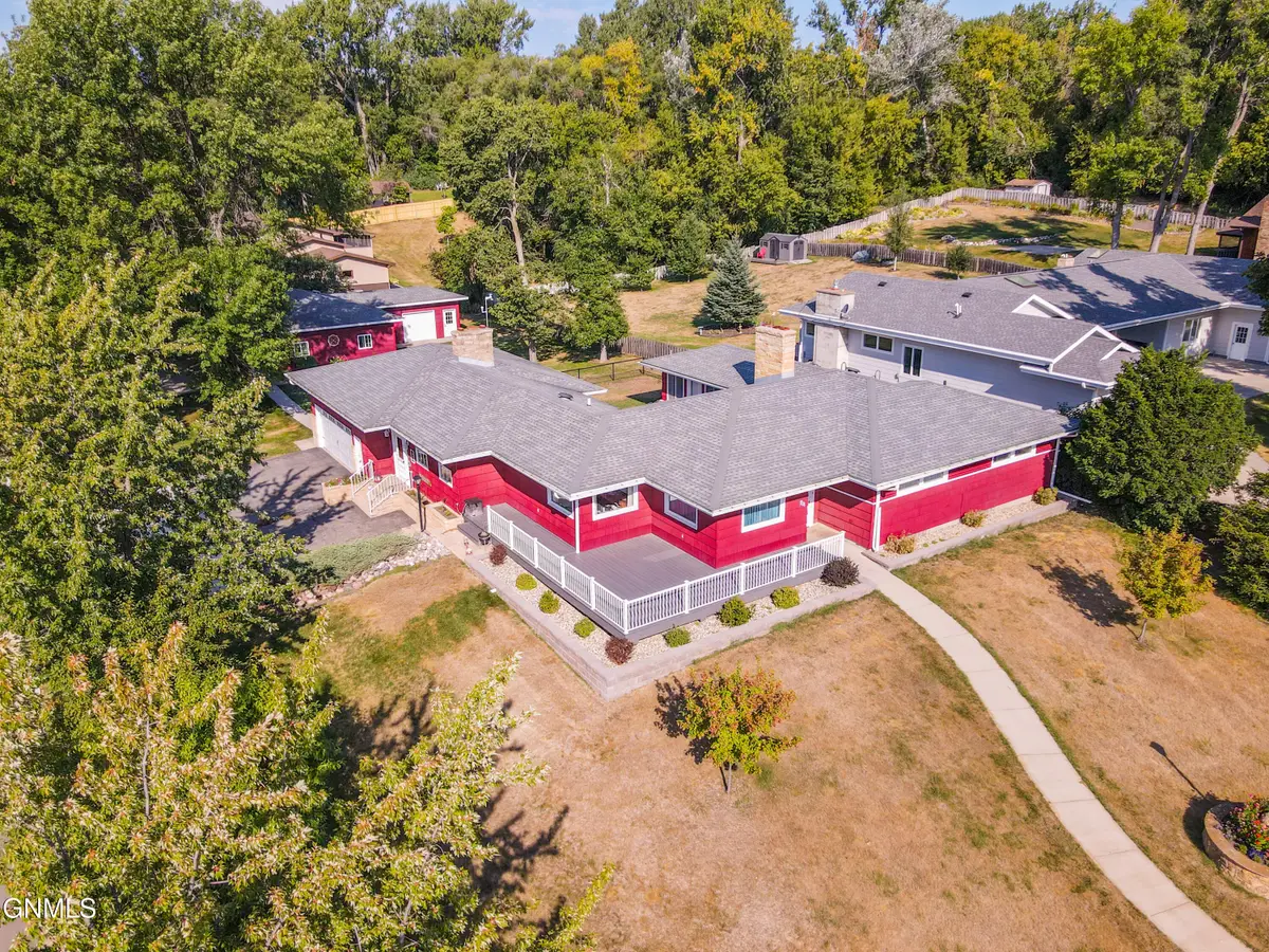 711 5th Avenue Nw, Valley City, ND 58072 - #1