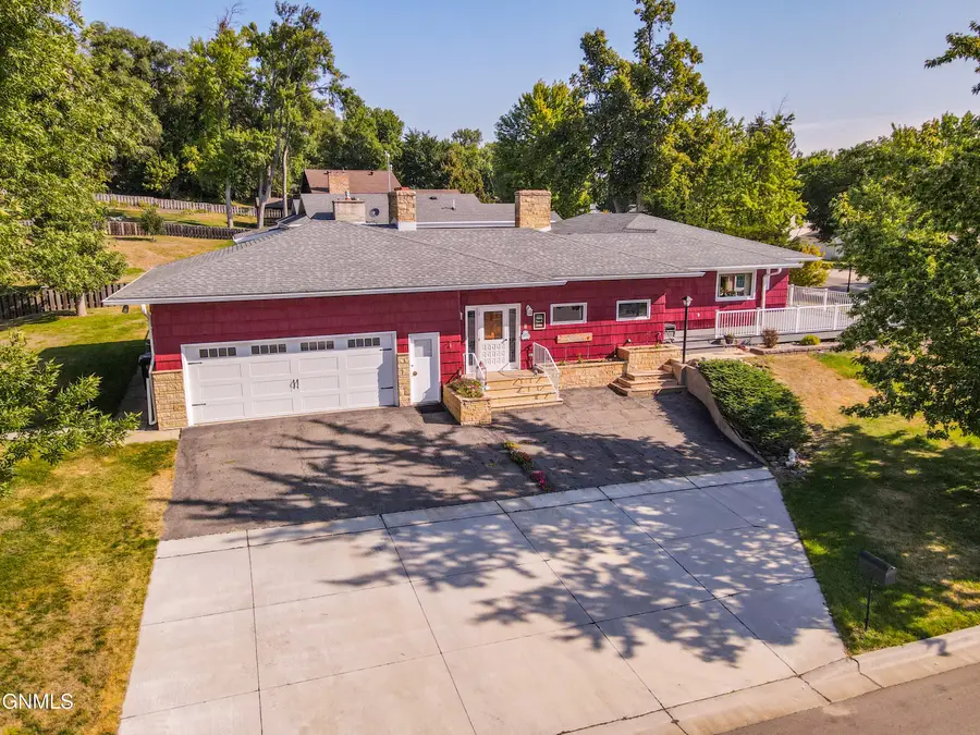 711 5th Avenue Nw, Valley City, ND 58072 - #2