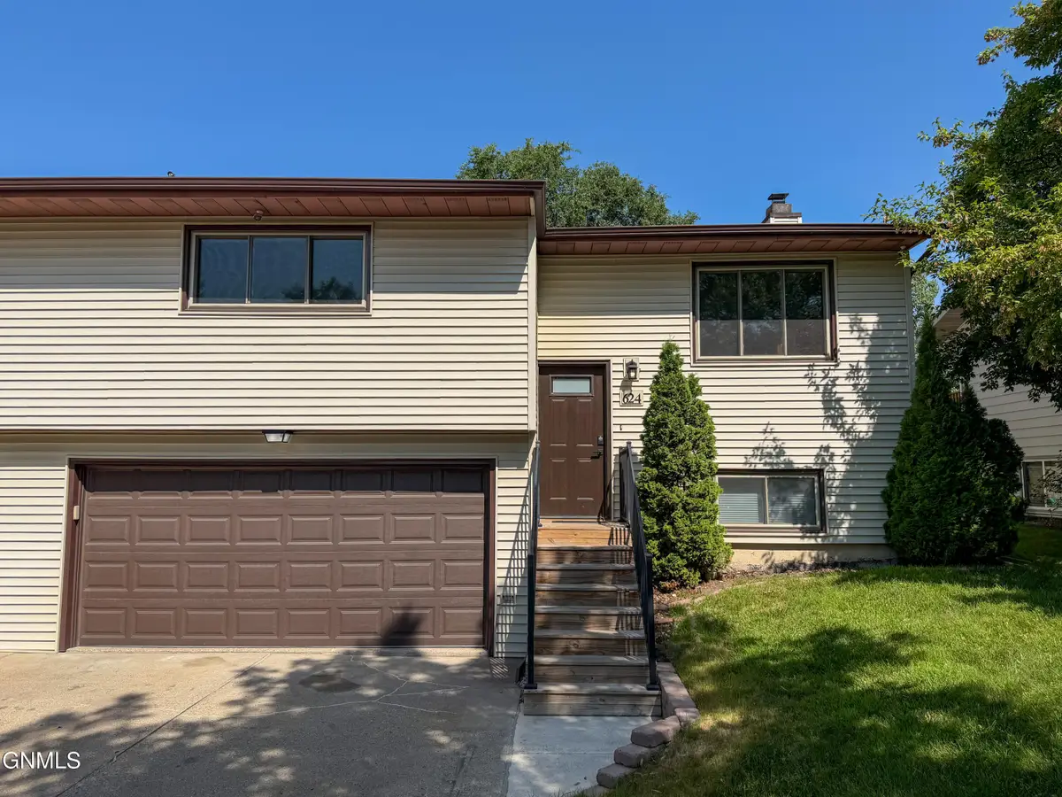 624 W Turnpike Avenue, Bismarck, ND 58501 - #1