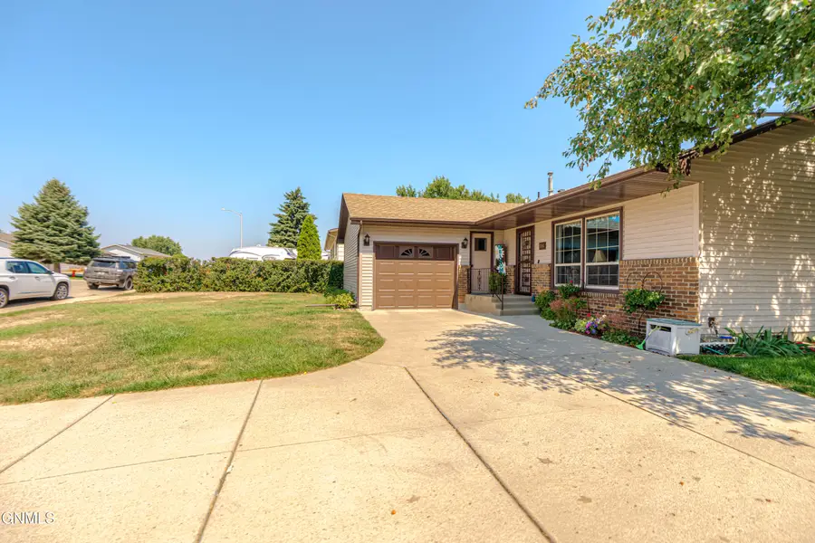 806 Johns Drive Ne, Mandan, ND 58554 - #2
