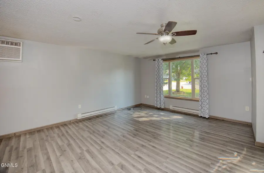 2113 19th Avenue W, Williston, ND 58801 - #3