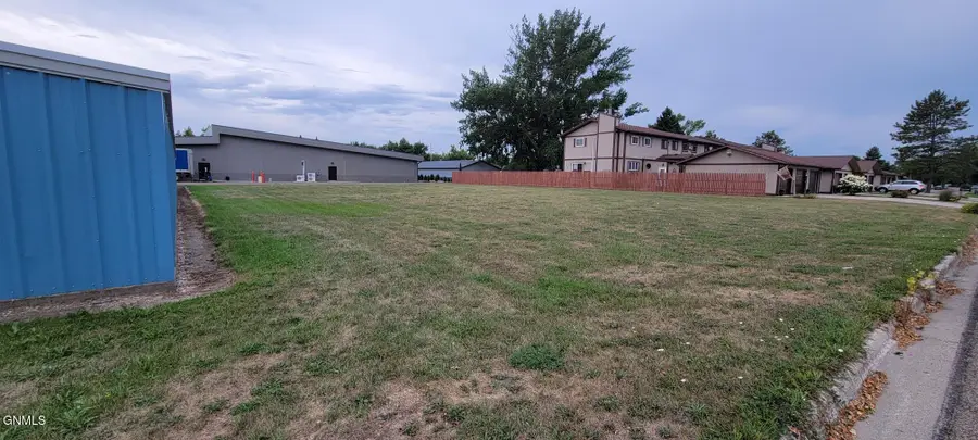 818 14th Ne, Jamestown, ND 58401 - #2