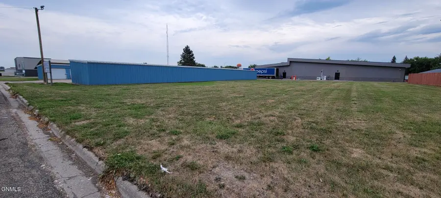 818 14th Ne, Jamestown, ND 58401 - #3