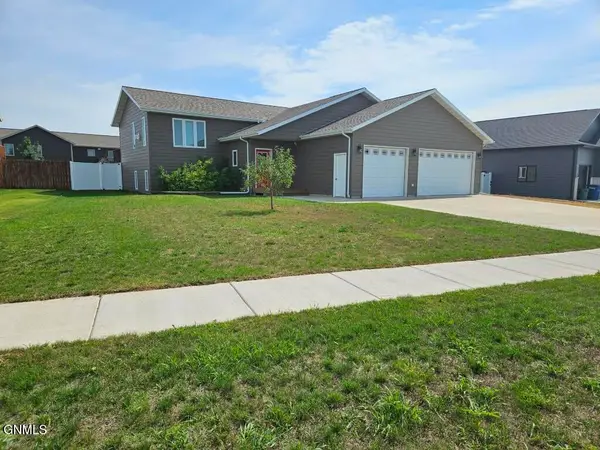 2224 Wahl Street, Dickinson, ND 58601