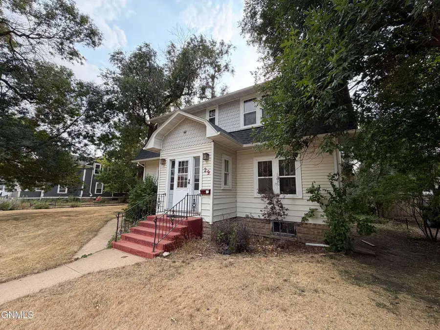 29 7th Avenue W, Dickinson, ND 58601 - #2