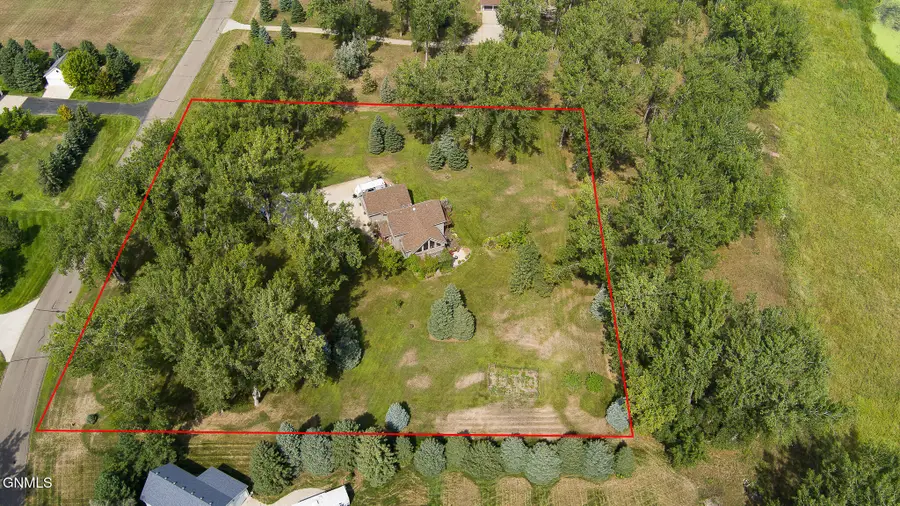 3201 Tavis Road, Bismarck, ND 58504 - #2