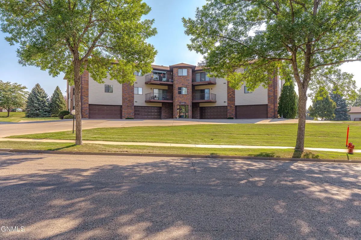 3305 Montreal Street #204, Bismarck, ND 58503 - #1
