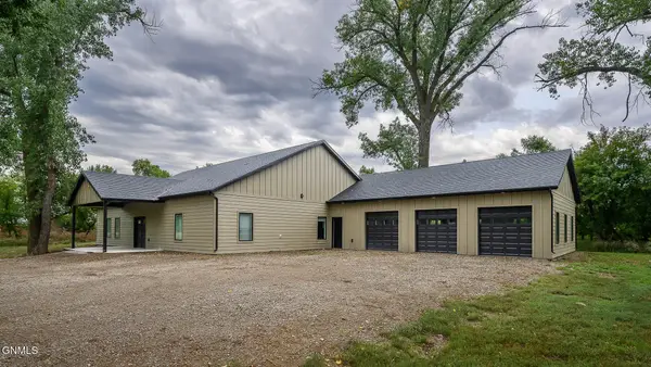 3245 River Place Drive N, Mandan, ND 58554