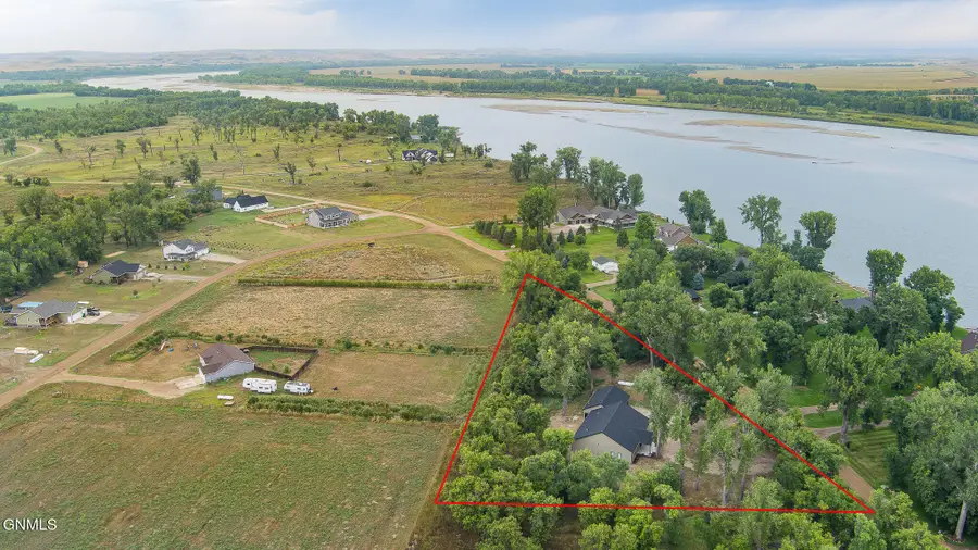 3245 River Place Drive N, Mandan, ND 58554 - #2