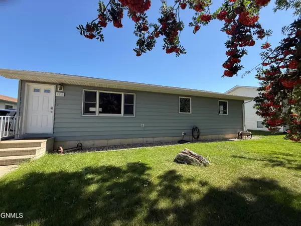2316 8th Avenue E, Williston, ND 58801