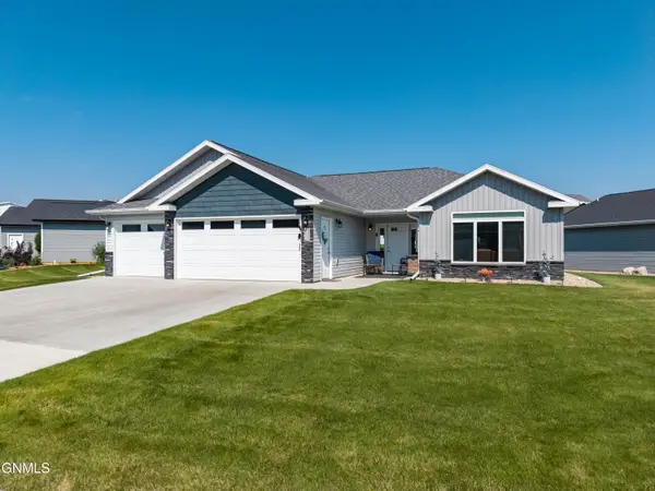 4813 Cornice Loop, Bismarck, ND 58503