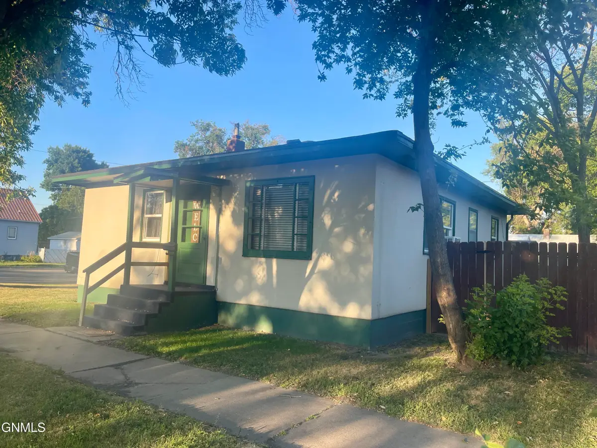 624 4th Avenue Nw, Jamestown, ND 58401 - #1