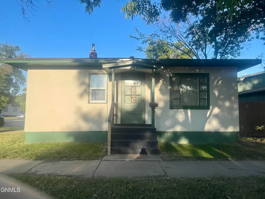 624 4th Avenue Nw, Jamestown, ND 58401 - #2