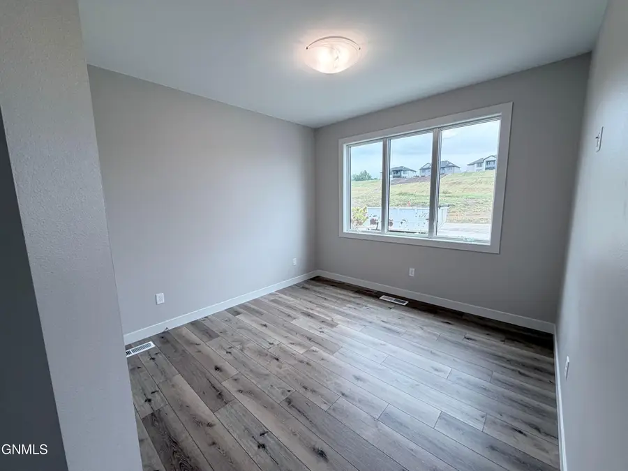 6201 Tyler Parkway #117, Bismarck, ND 58503 - #3