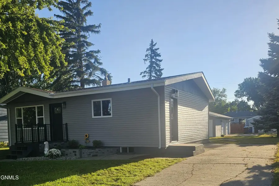1726 4th Avenue Ne, Jamestown, ND 58401 - #2