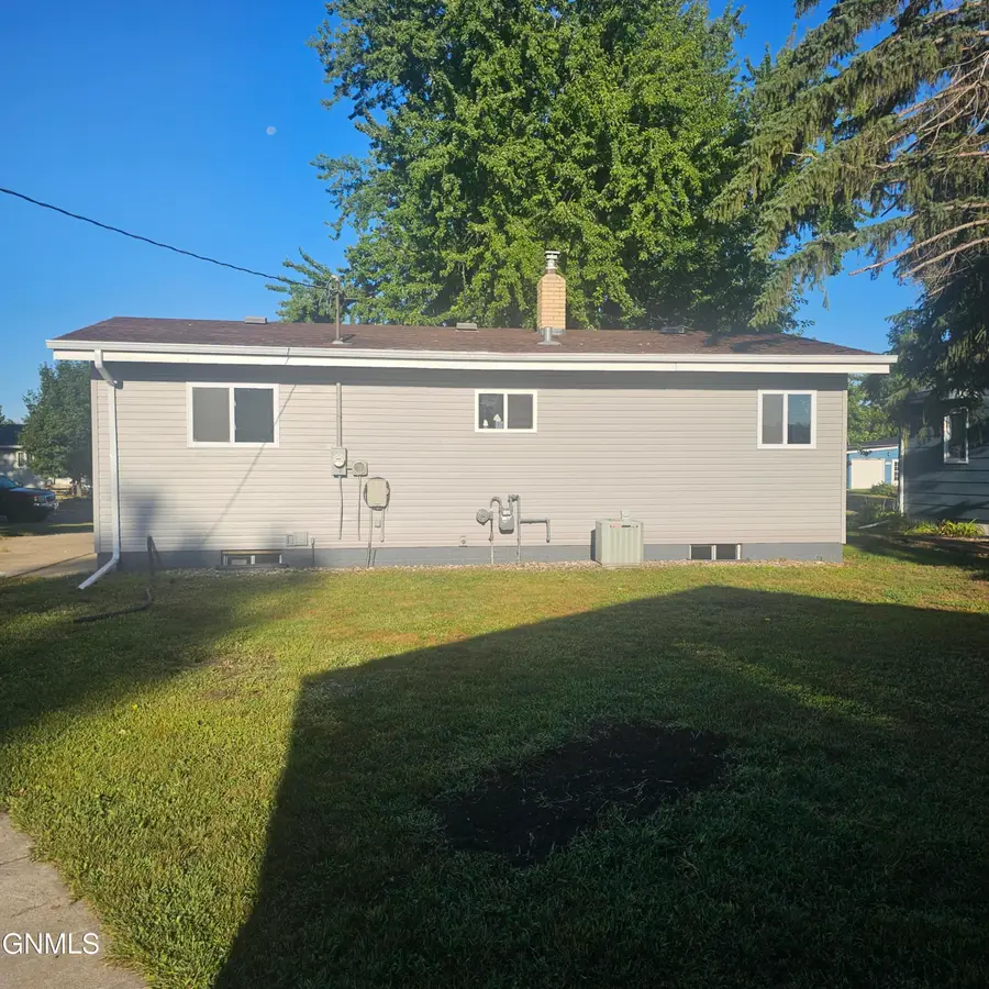 1726 4th Avenue Ne, Jamestown, ND 58401 - #3