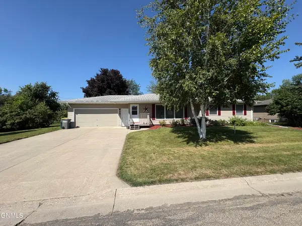415 6th Street N, Ellendale, ND 58436