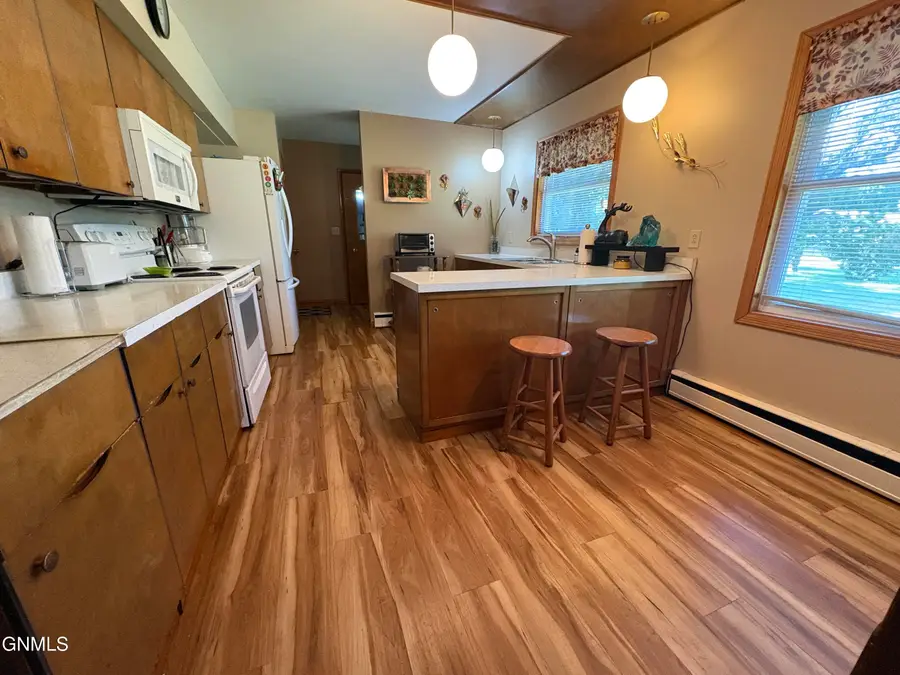 415 6th Street N, Ellendale, ND 58436 - #2