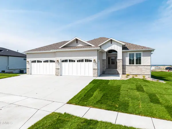 2722 Frisco Way, Bismarck, ND 58503