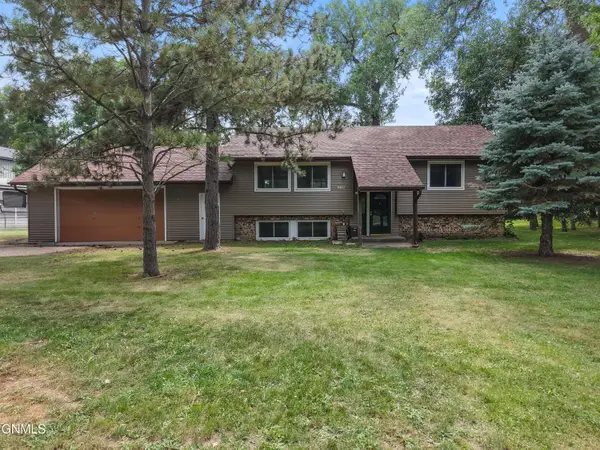 5903 Magnolia Drive, Bismarck, ND 58503
