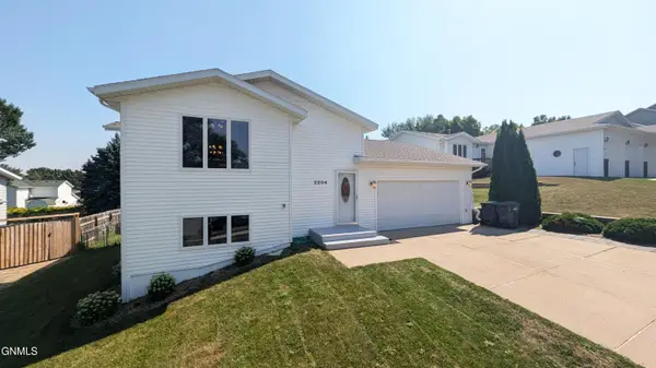 2204 10th Avenue Se, Mandan, ND 58554