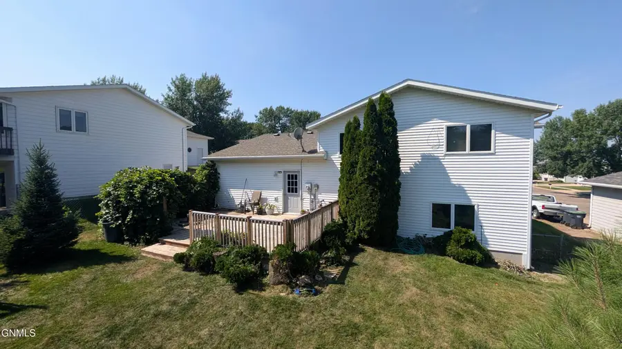 2204 10th Avenue Se, Mandan, ND 58554 - #2