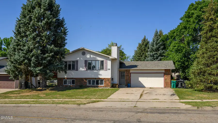 934 N 31st Street, Bismarck, ND 58501 - #2