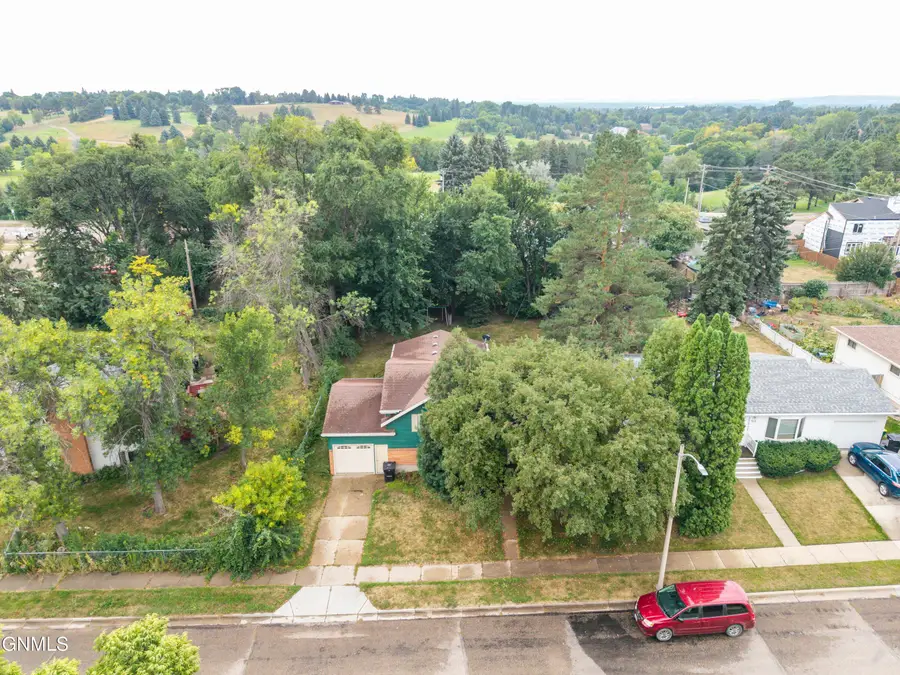 909 Owens Avenue, Bismarck, ND 58501 - #2