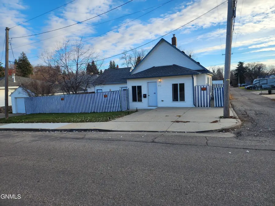 705 6th Street Nw, Mandan, ND 58554 - #2