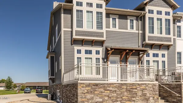 3215 Kenner Loop, Bismarck, ND 58504