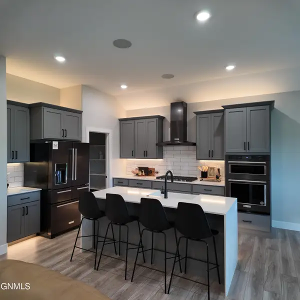 2412 Dutton Circle Se, Mandan, ND 58554