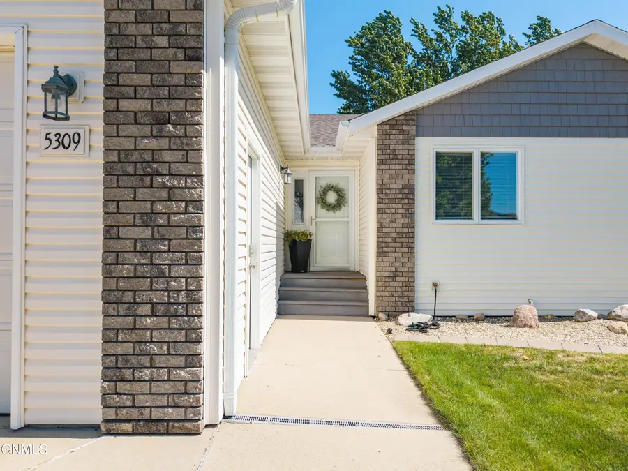 5309 Niagara Drive, Bismarck, ND 58503 - #2